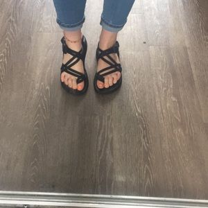 WOMENS black size 7 Chacos